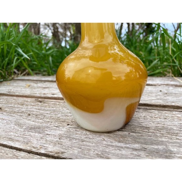 Vintage Art Glass Ruffle Vase Butterscotch Carmel White Swirl - Picture 4 of 16